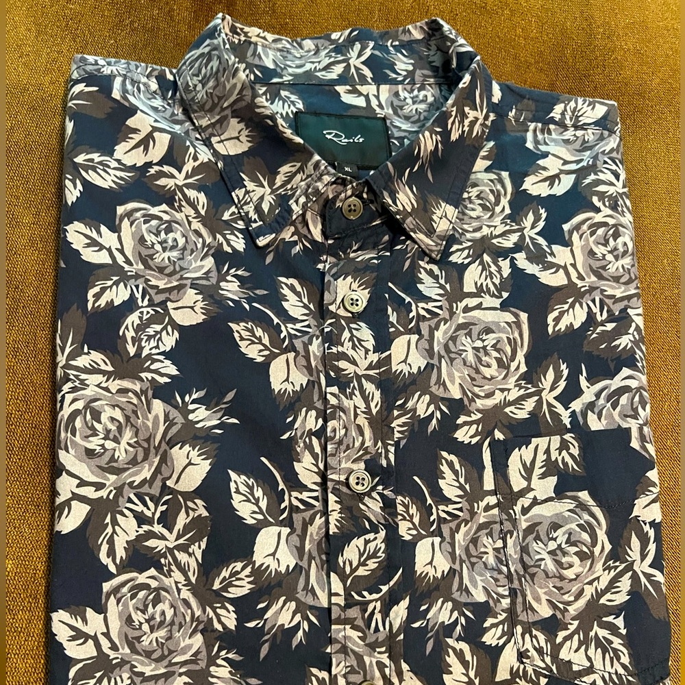 Rails XL Floral Short Sleeve Shirt